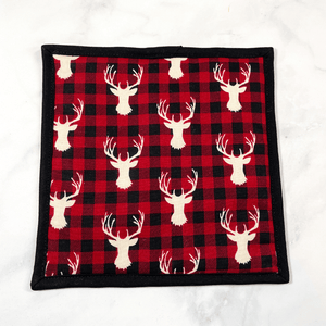 This buffalo plaid deer stag head fabric potholder is very unique and handmade by Sew Happy Quilting.  This trivet for hot dishes will protect your hands as well as your kitchen island counter or dining room table.  Pot holders make great gifts for that baker or cook in your life.